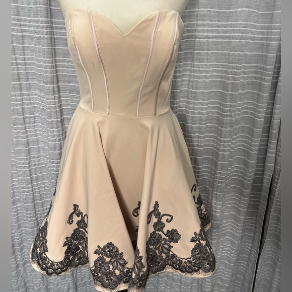 Tiffany Designs Blush/ Gunmetal Mini Dress - Picture 3 of 8